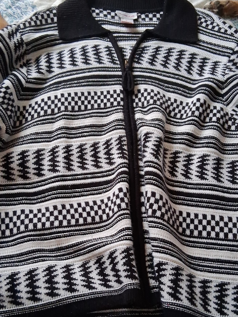 Black & White Patterned Zip-Up Sweater with Collar